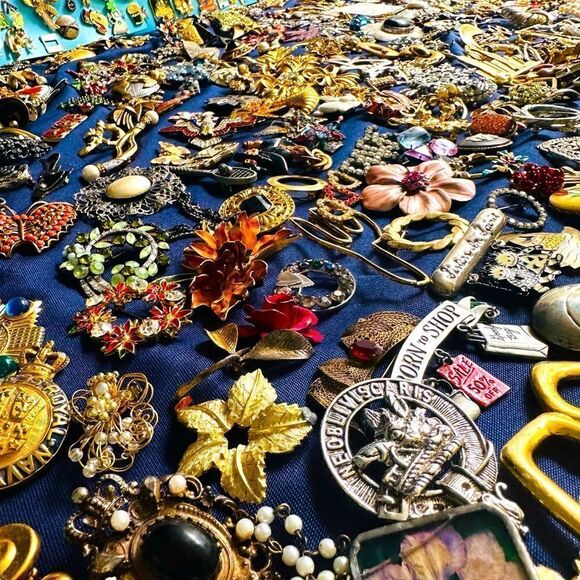 Brooch & Earring Live Jewelry Show Listing - Picture 1 of 1